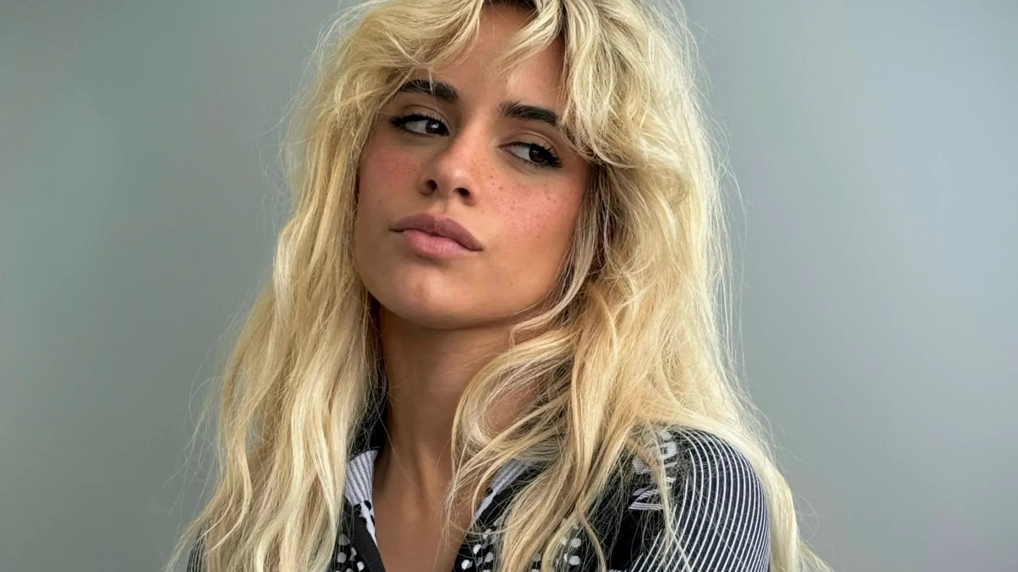 Hiper-pop para o jardim de infância: Camila Cabello – C,XOXO